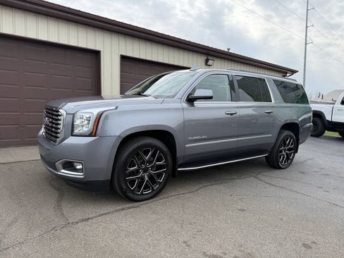 Used 2019 GMC Yukon XL SLT w/ Premium Edition AWD/4WD image 2