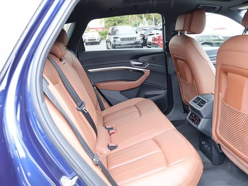 Used 2022 Audi e-tron Premium Plus w/ Premium Plus Package image 38