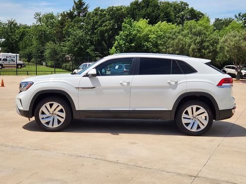 Used 2023 Volkswagen Atlas Cross Sport SE FWD image 4