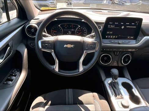 Used 2025 Chevrolet Blazer LT FWD image 8