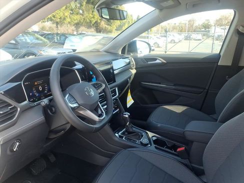 New 2026 Volkswagen Taos SE image 12