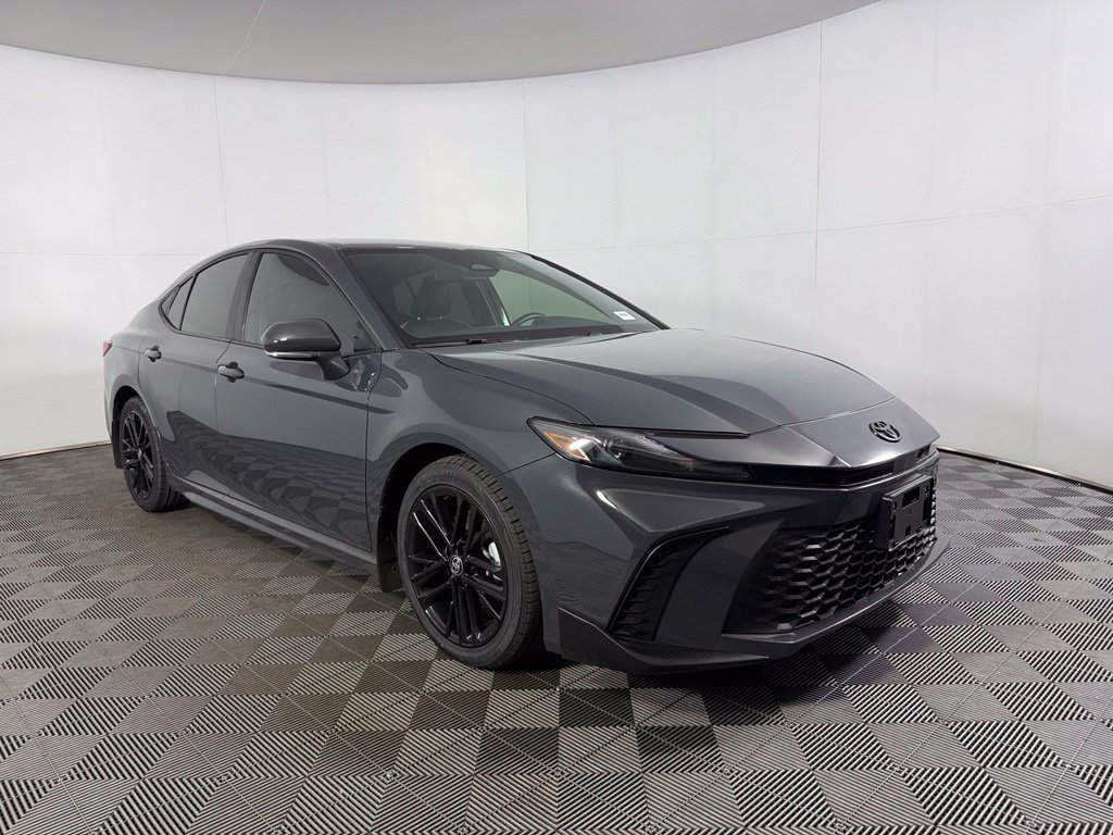 Used 2026 Toyota Camry SE FWD image 4