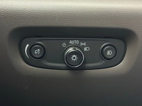 Used 2020 Chevrolet Traverse LT FWD image 20