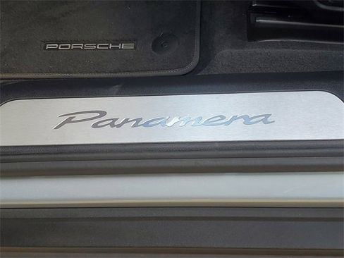 Used 2024 Porsche Panamera image 40