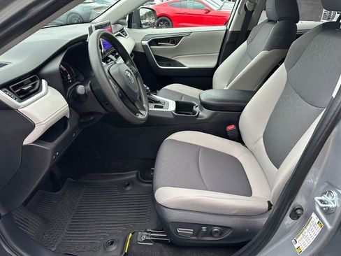 Used 2025 Toyota RAV4 XLE image 9