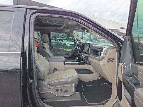 Used 2025 Ford F250 Platinum w/ Platinum Plus Package AWD/4WD image 16