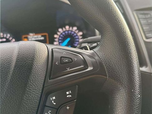 Used 2018 Ford Edge SE image 30