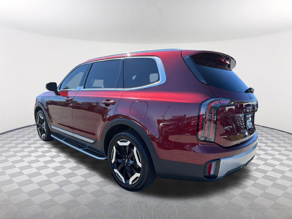 Used 2024 Kia Telluride EX w/ EX Captain's Chair Package AWD/4WD image 7