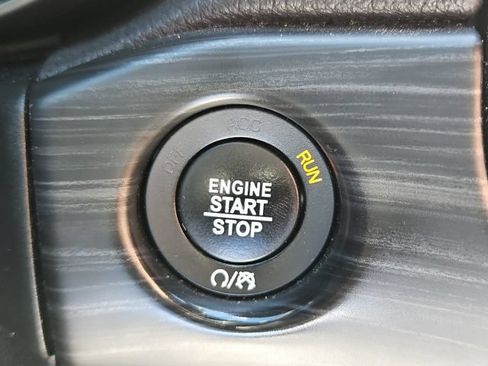 Used 2020 Jeep Grand Cherokee Altitude AWD/4WD image 25