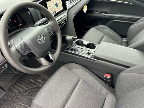 Used 2026 Toyota Camry LE image 9