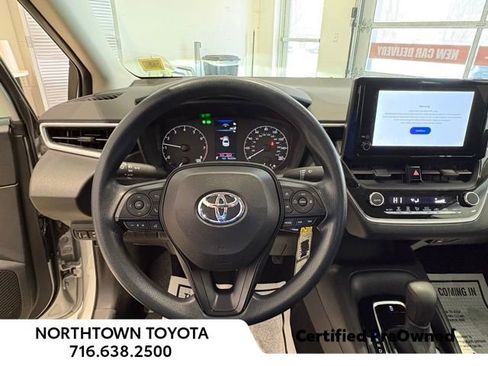 Used 2023 Toyota Corolla LE image 29
