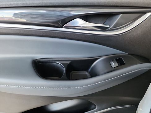 Used 2022 Buick Enclave Essence image 36