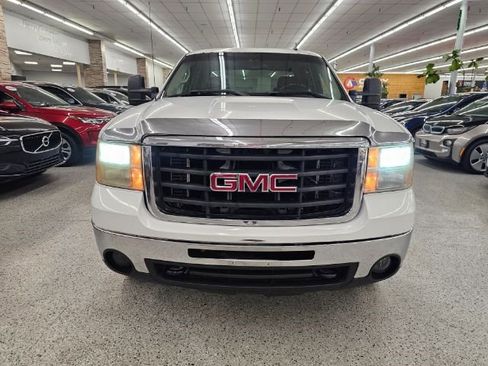 Used 2010 GMC Sierra 2500 SLE image 2