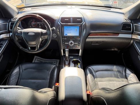 Used 2018 Ford Explorer Platinum AWD/4WD image 38