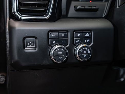 Used 2024 GMC Sierra 3500 Denali w/ Denali Reserve Package image 21