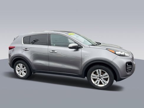 Used 2018 Kia Sportage LX image 2