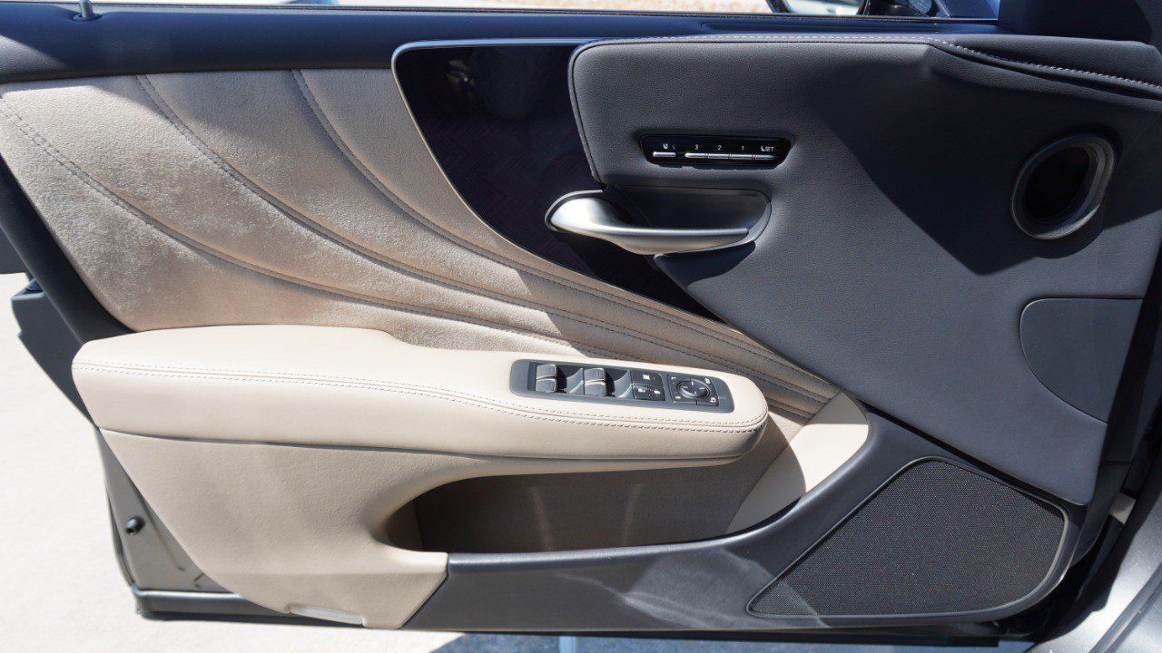 Certified 2022 Lexus LS 500 AWD w/ Interior Upgrade Package image 21