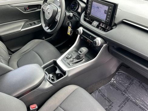 Used 2021 Toyota RAV4 LE w/ Carpet Mat Package (TMS) AWD/4WD image 13