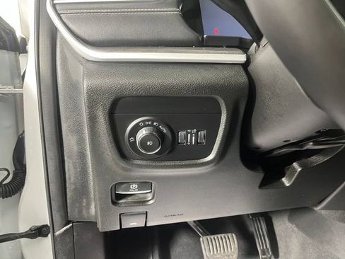 Used 2024 Jeep Grand Cherokee Limited AWD/4WD image 19