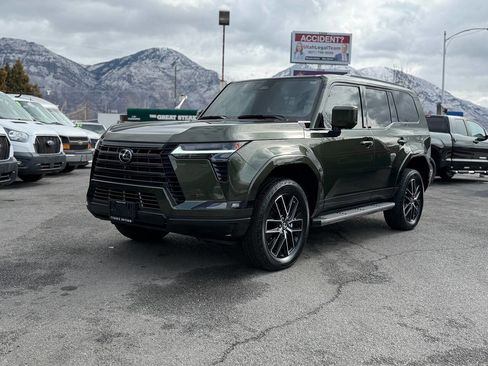 Used 2025 Lexus GX 550 w/ Accessory Package (31) image 3