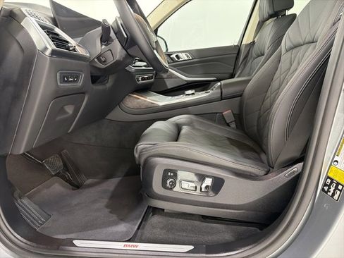 Used 2024 BMW X7 xDrive40i image 14
