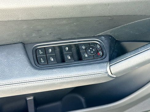 Used 2023 Porsche Cayenne AWD/4WD image 19