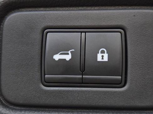 Certified 2025 Nissan Pathfinder SV FWD image 10