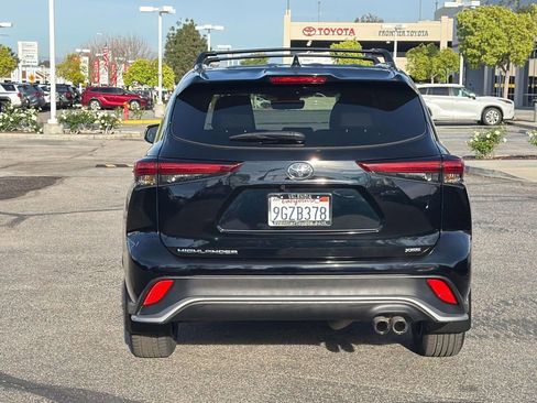 Used 2023 Toyota Highlander XSE image 4