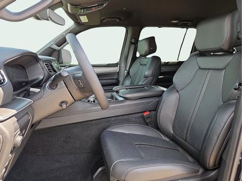 New 2025 Jeep Wagoneer L 4WD w/ Convenience Group I image 15