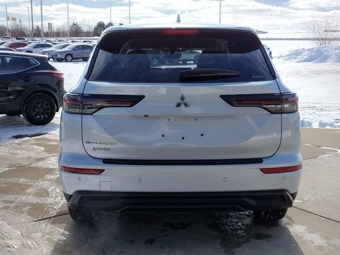 New 2026 Mitsubishi Outlander ES image 16