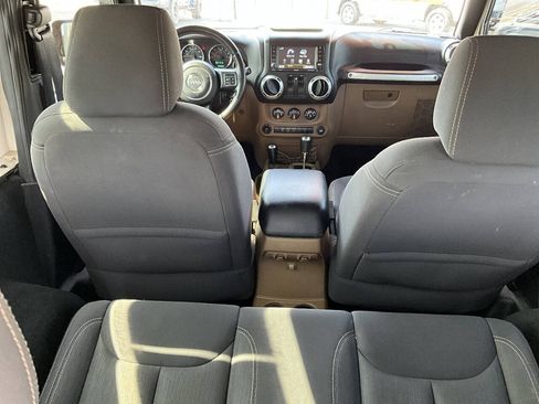 Used 2015 Jeep Wrangler Rubicon w/ Power Convenience Group AWD/4WD image 15