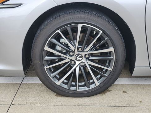 Used 2025 Lexus ES 350 w/ Premium Package image 10