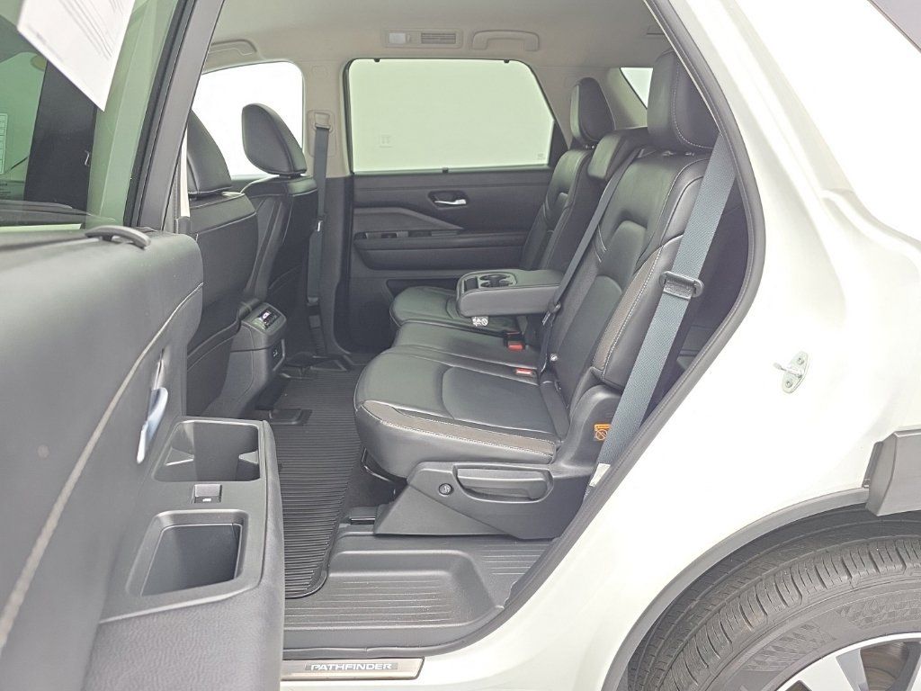 Used 2024 Nissan Pathfinder SL w/ Lighting Package (N92) AWD/4WD image 38