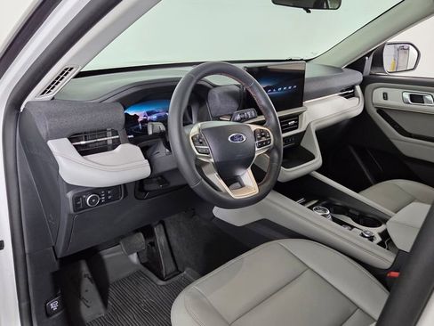 Used 2025 Ford Explorer Active w/ Active Comfort Package image 16