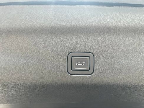 Used 2025 Chevrolet Tahoe LT RWD image 31