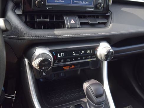 Used 2021 Toyota RAV4 LE w/ Carpet Mat Package (TMS) AWD/4WD image 14