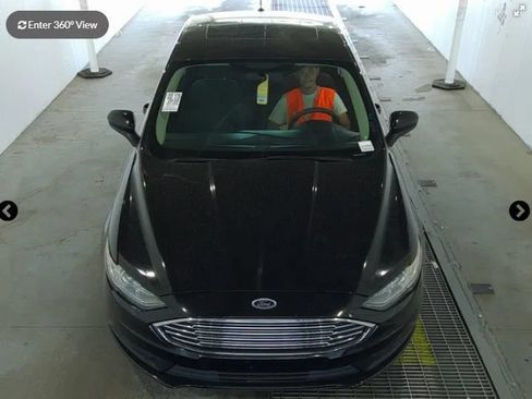Used 2018 Ford Fusion SE FWD image 3