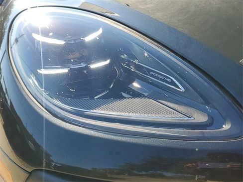 Used 2024 Porsche Macan image 15