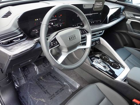 New 2025 Audi Q5 2.0T Premium image 11