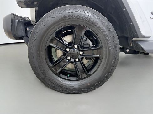 Used 2021 Jeep Wrangler Unlimited Sahara AWD/4WD image 30