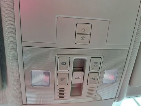 Used 2019 Volkswagen Atlas SEL image 17