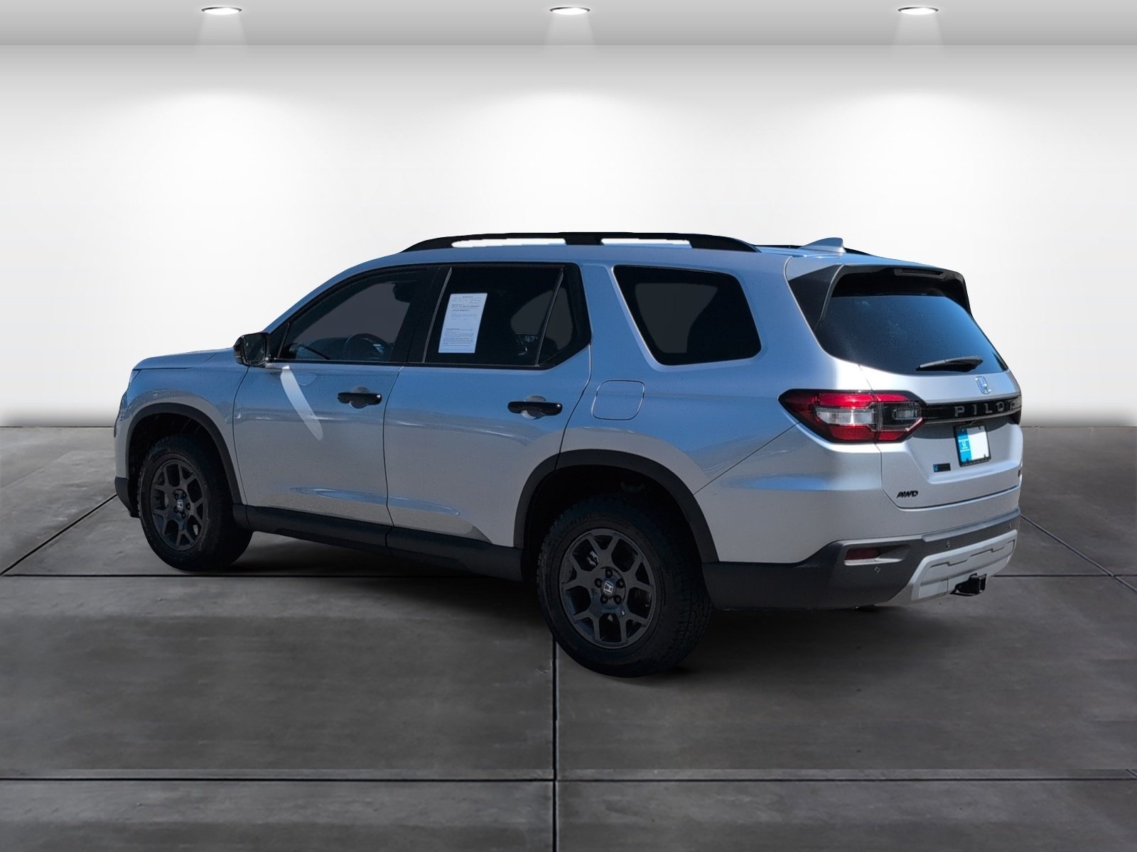 Certified 2025 Honda Pilot TrailSport image 3