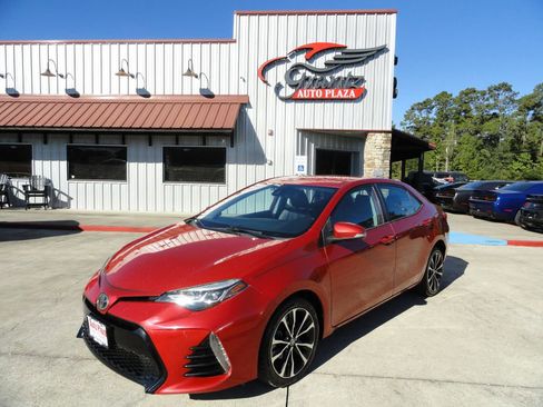 Used 2017 Toyota Corolla SE image 1