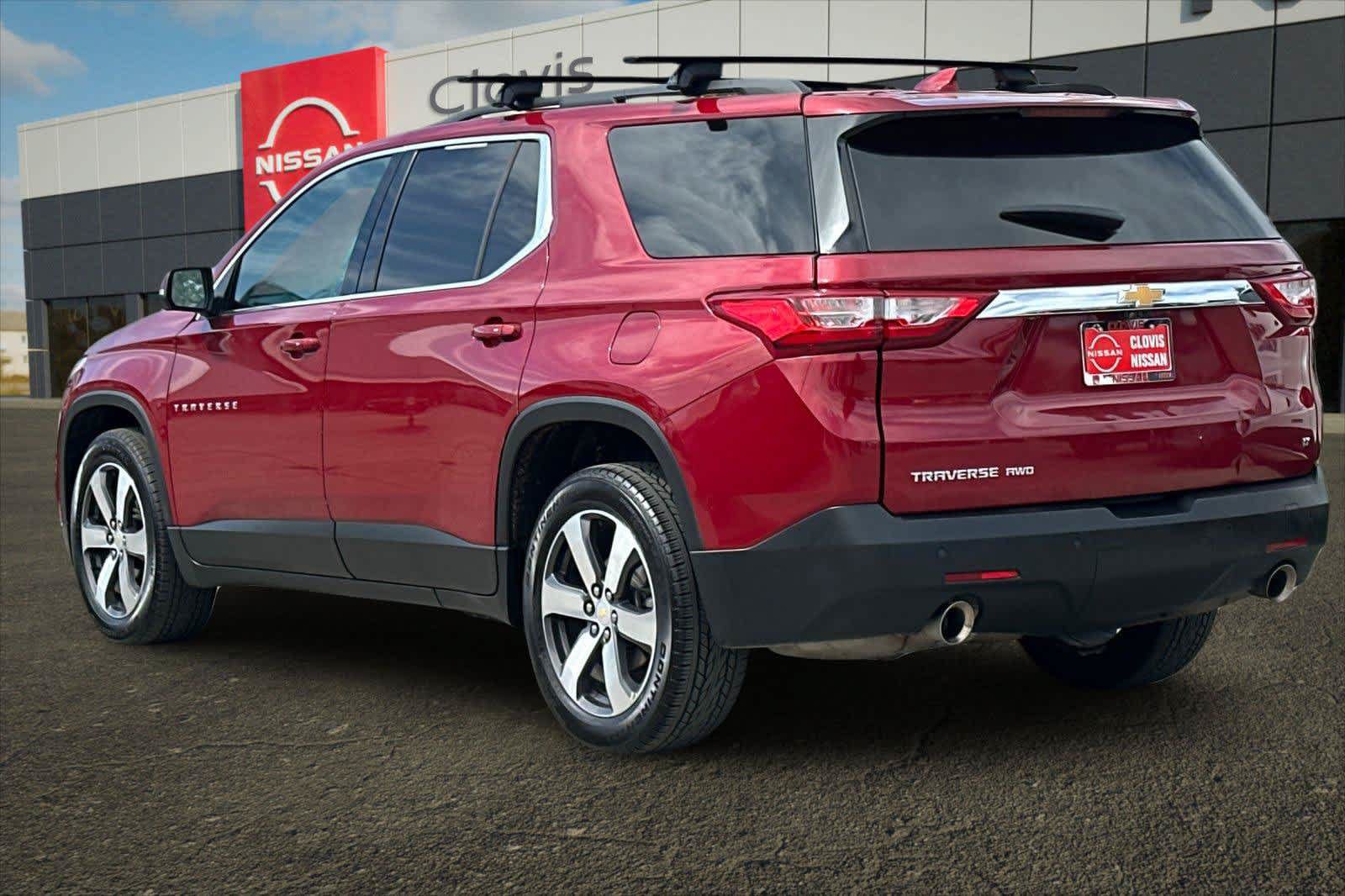 Used 2021 Chevrolet Traverse LT w/ LT Premium Package AWD/4WD image 12