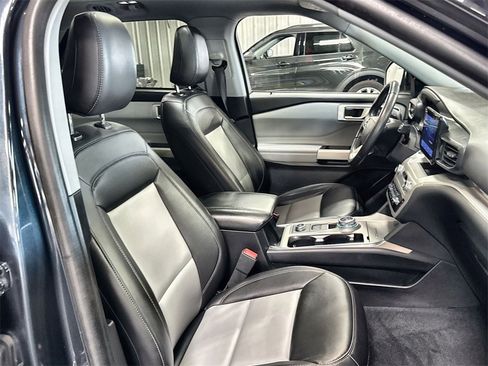 Used 2022 Ford Explorer XLT w/ Equipment Group 202A image 32