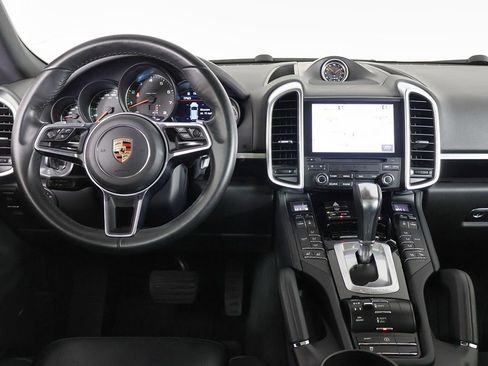 Used 2017 Porsche Cayenne Platinum Edition w/ Premium Package Plus (PJX) image 28