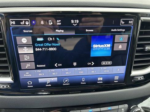 Used 2024 Chrysler Pacifica Touring-L image 29