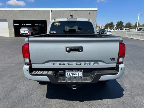 Used 2019 Toyota Tacoma TRD Off-Road w/ Exterior Package AWD/4WD image 3