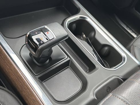 Used 2022 Chevrolet Silverado 1500 High Country w/ Technology Package AWD/4WD image 26