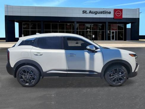 New 2025 Nissan Kicks SR image 7